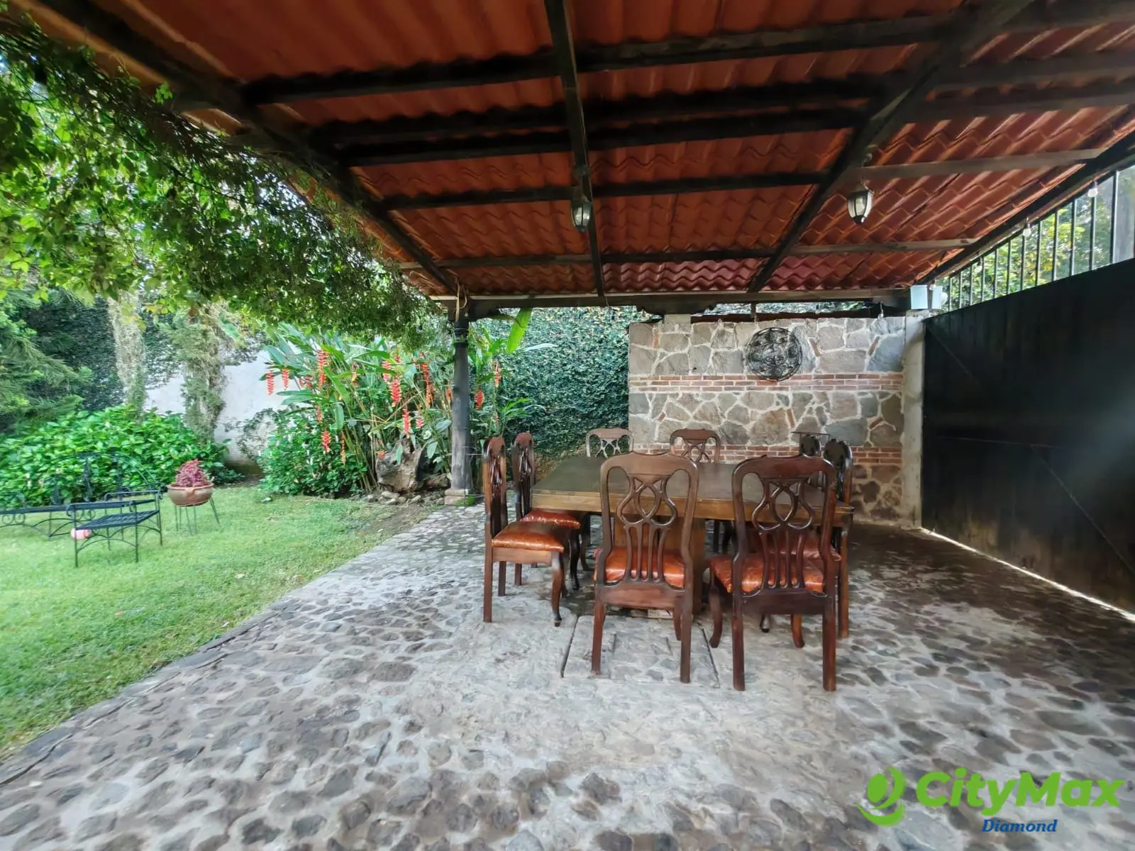 Casa en venta y renta en Antigua Guatemala - foto 4