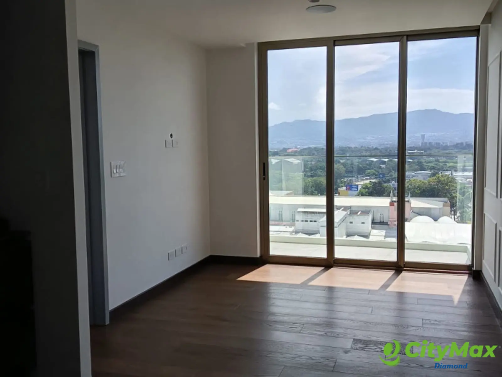 Apartamento en Venta en Zona 10 Edificio Atarah - foto 9