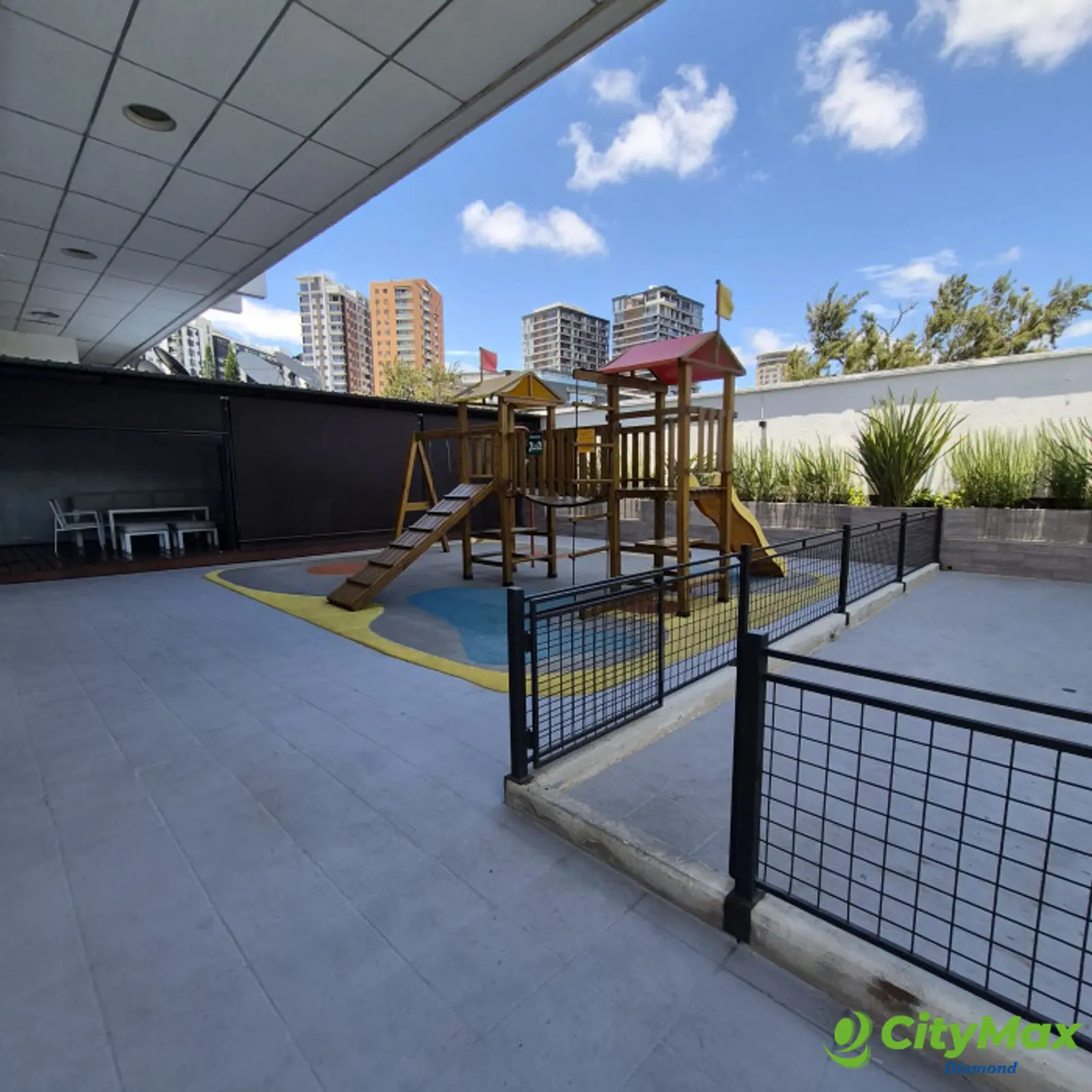 Oficina en renta en zona 15 Edificio de uso mixto  - foto 11