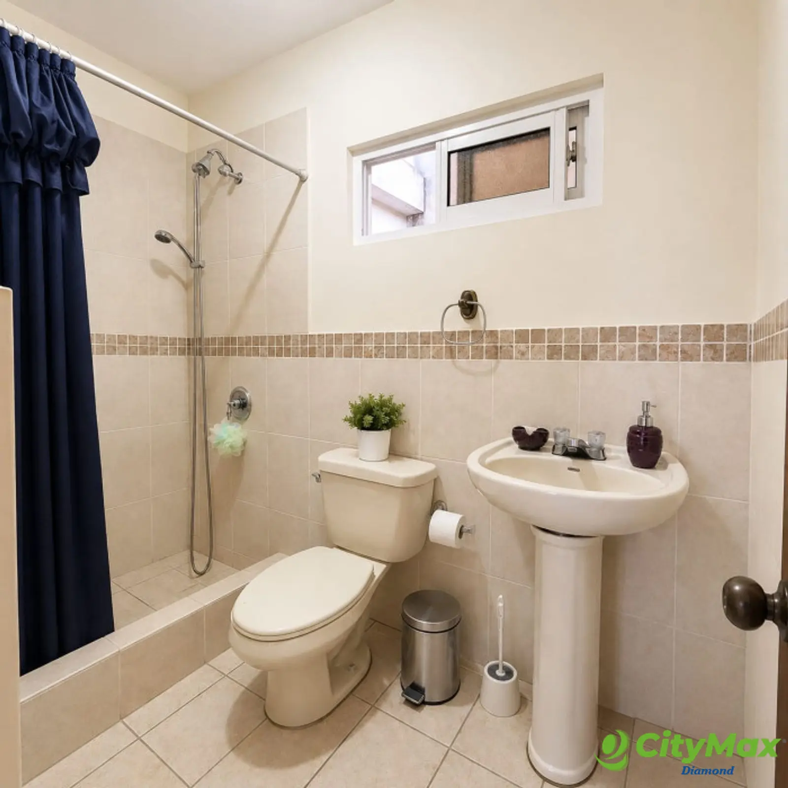 Casa de esquina en venta Km. 18 Carretera Salvador - Baño compartido IA