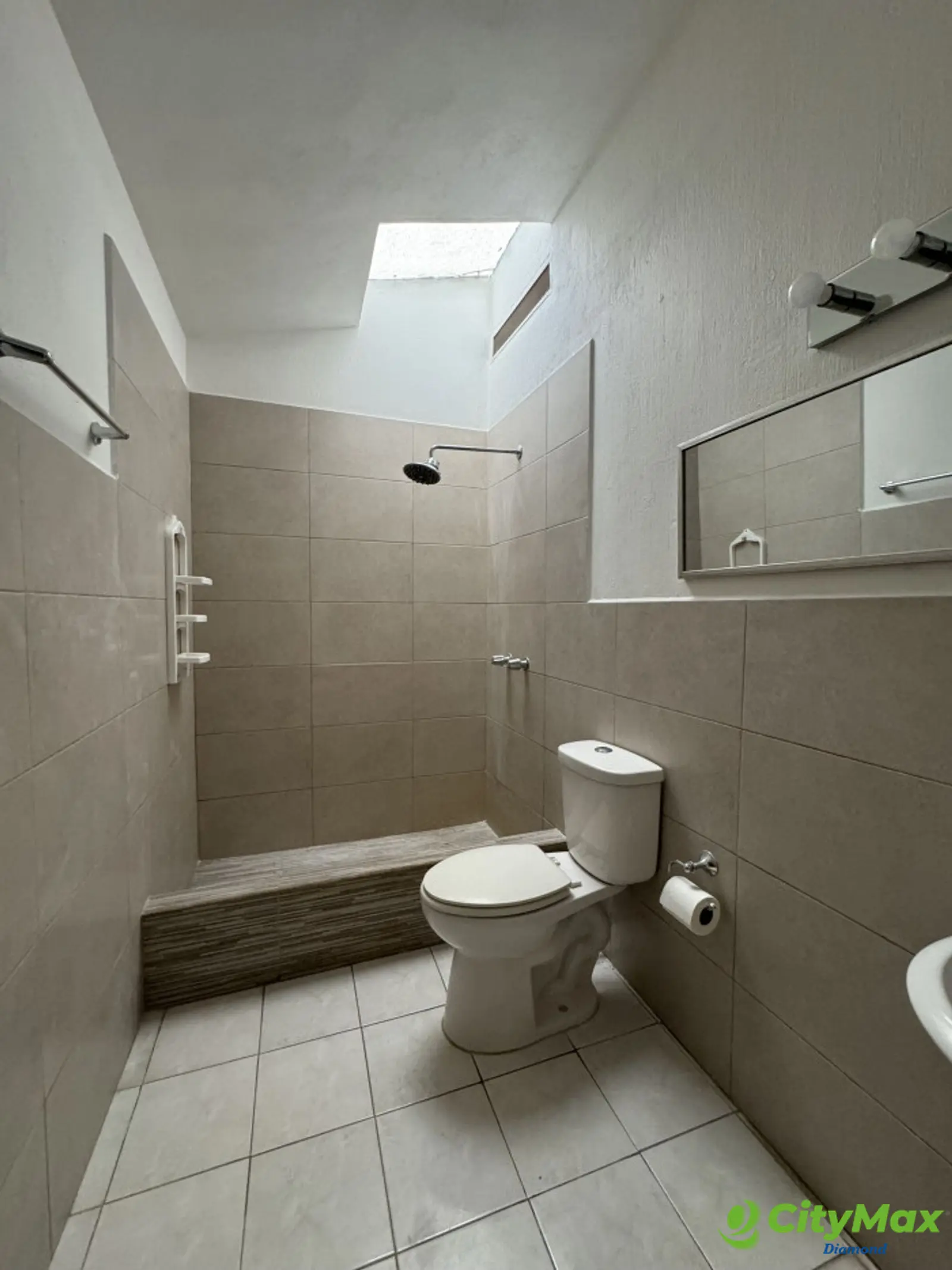 Casa tipo townhouse en Renta zona 15 Vista Hermosa 2. - foto 10