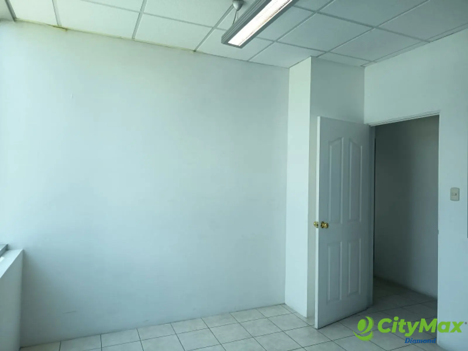 Oficina en Venta y/o renta en Zona 10 Zona Pradera - foto 6