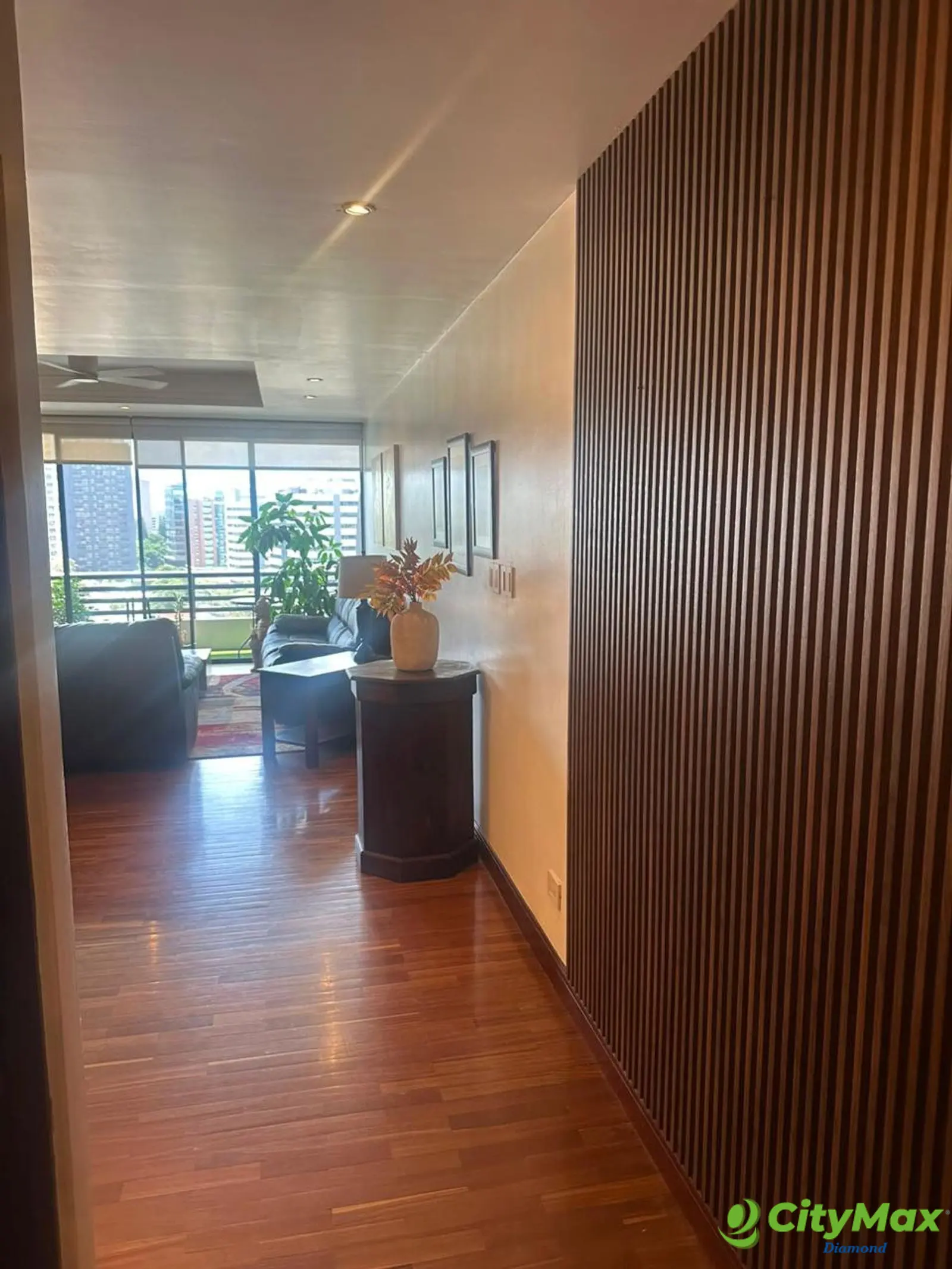Renta Apartamento de 183mt2 amueblado en zona 10 - foto 3