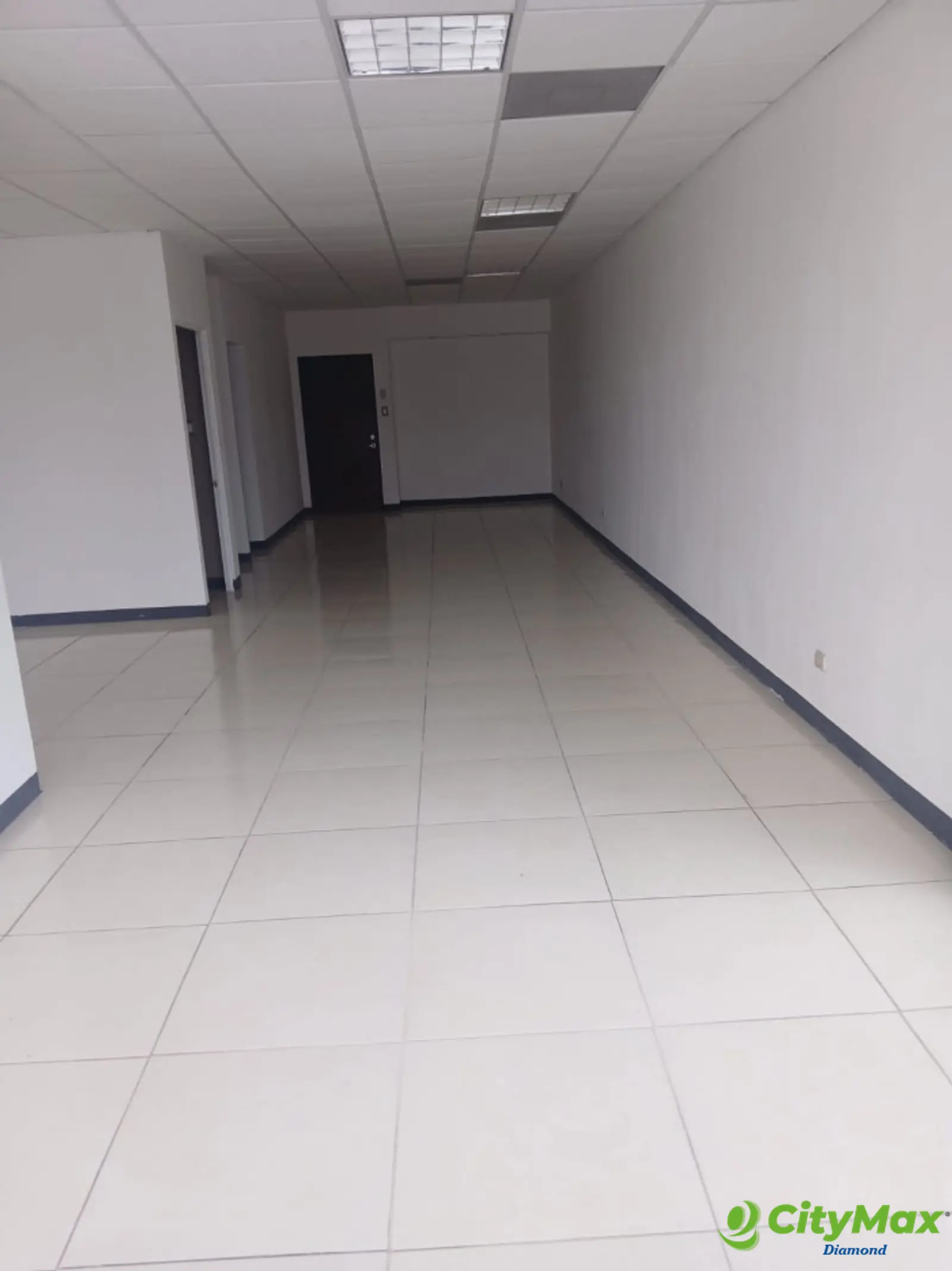 Oficina en renta Edificio en zona 10  - foto 2