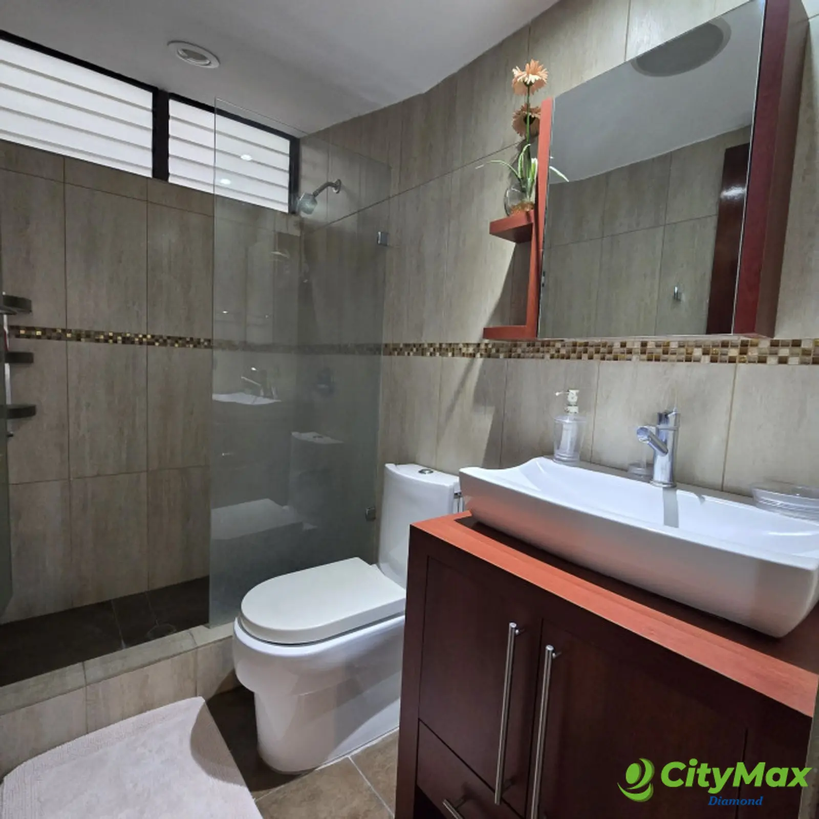 Apartamento Amueblado en Renta o Venta en Zona 10 - foto 12