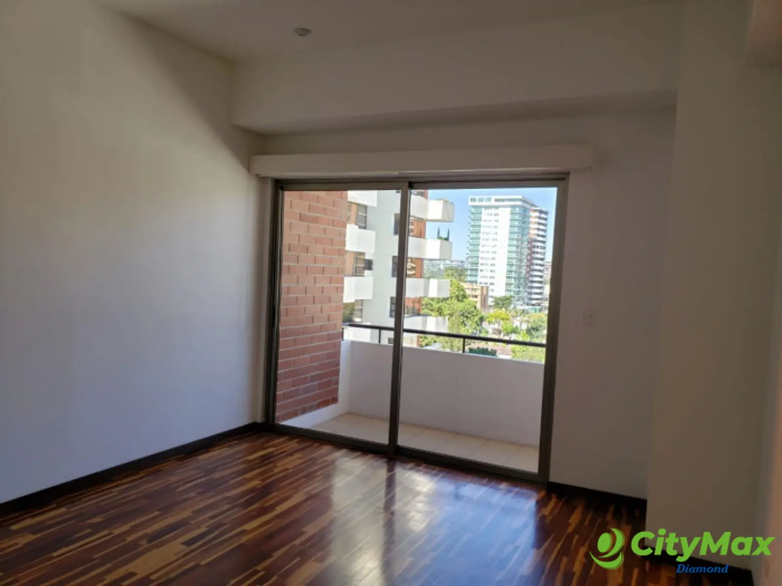 Apartamento en renta en zona 14, Torre Quattro - foto 4