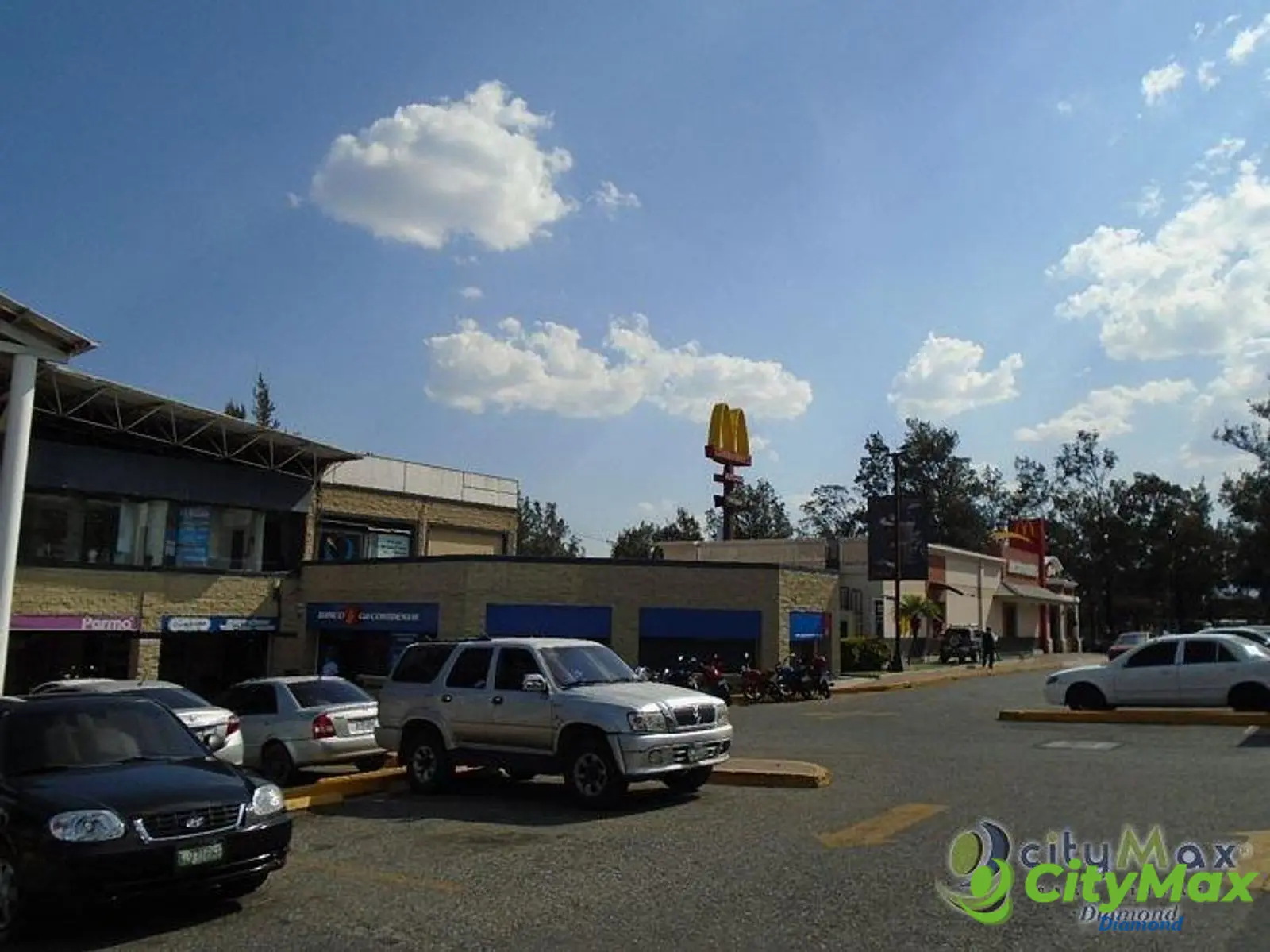 Local en renta en Comercial Ciudad San Cristobal - foto 4