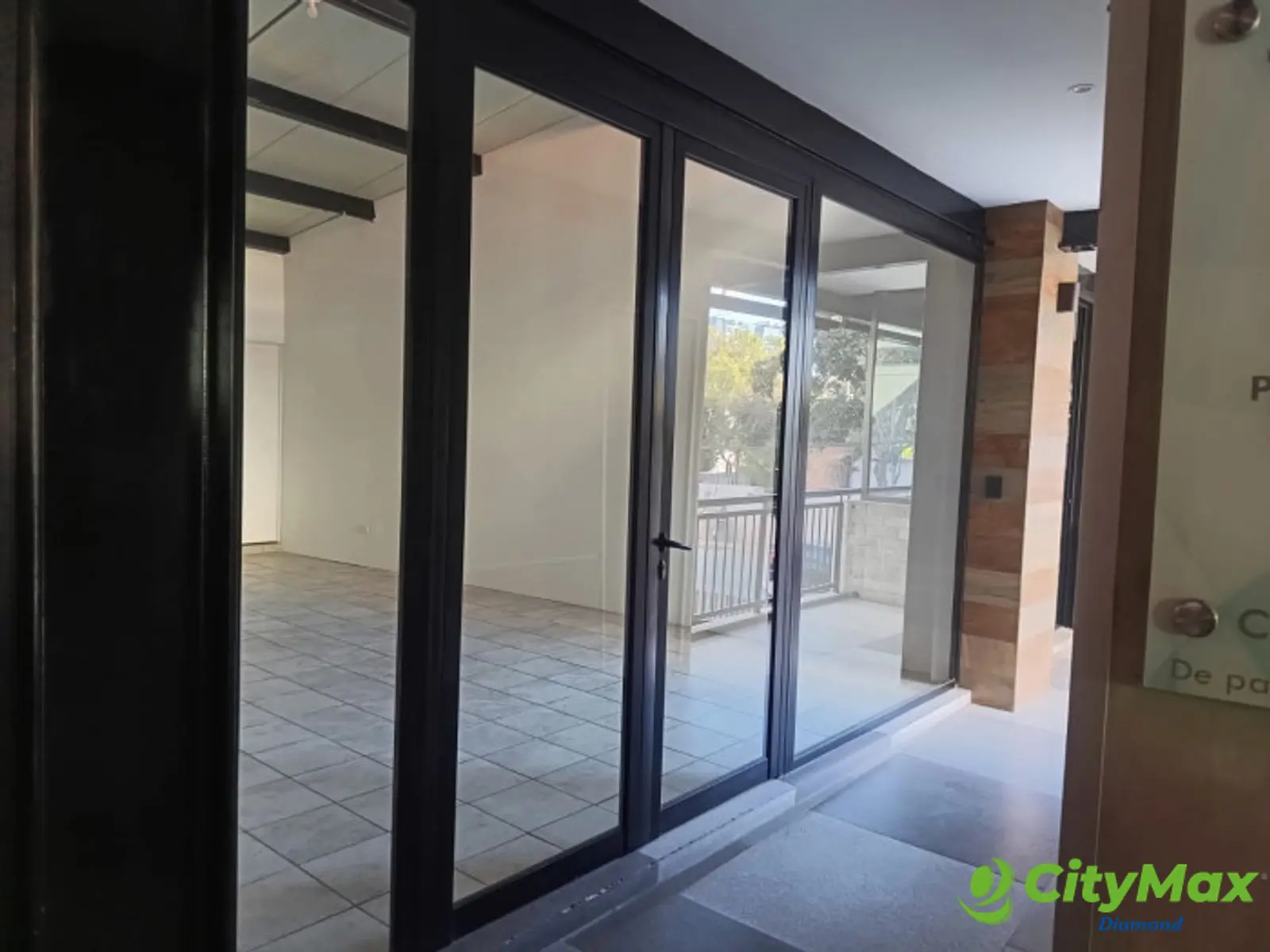 Local Comercial en Renta en Zona 10 - foto 7