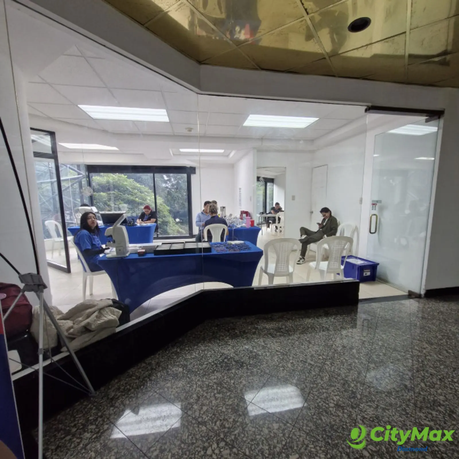 Se renta Kiosco de 23 m2 en Edificio de Zona 10 - foto 9