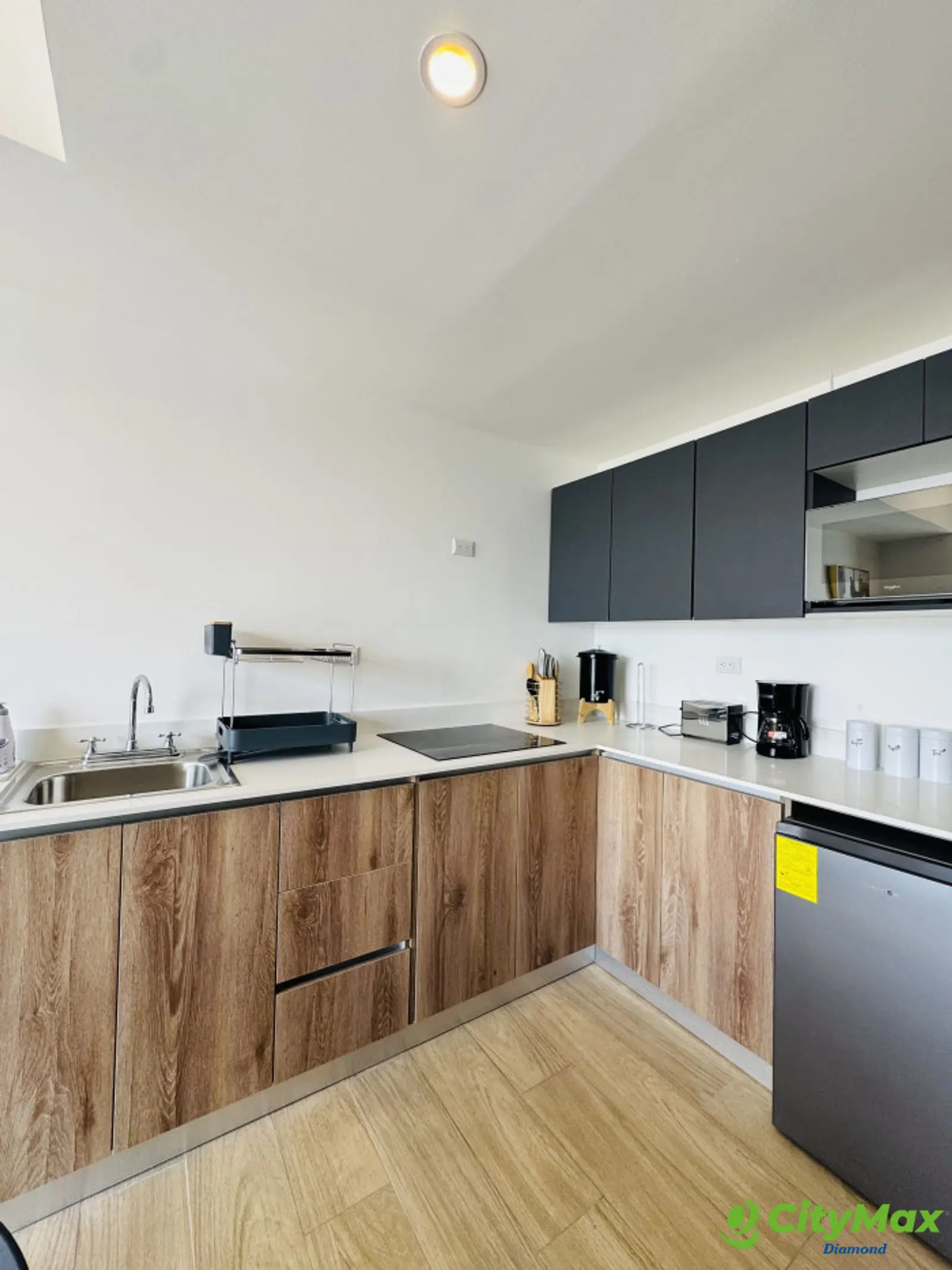 Apartamento amueblado en renta zona 10 - foto 3