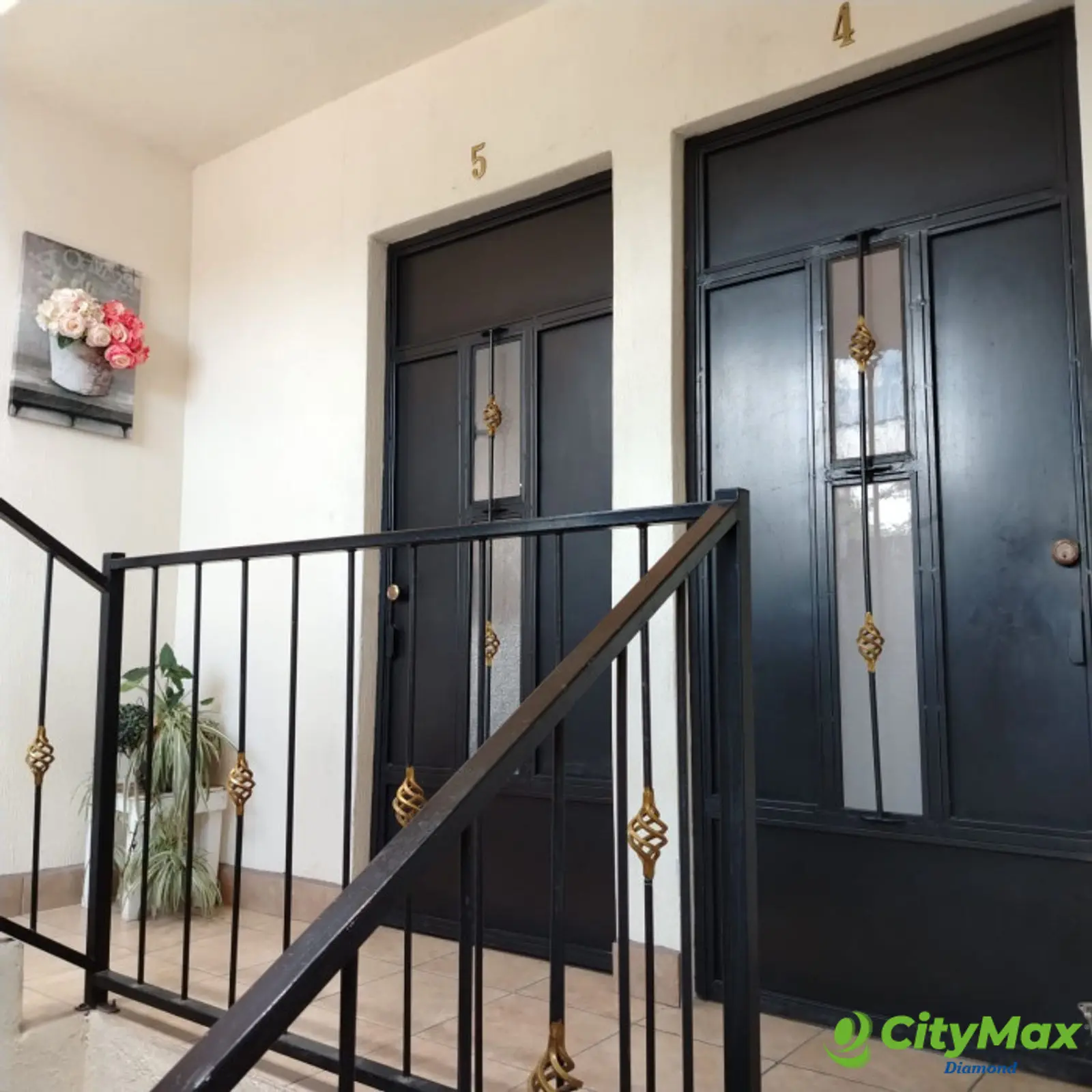 Venta Casa grande con apartamentos en zona 12 - foto 2