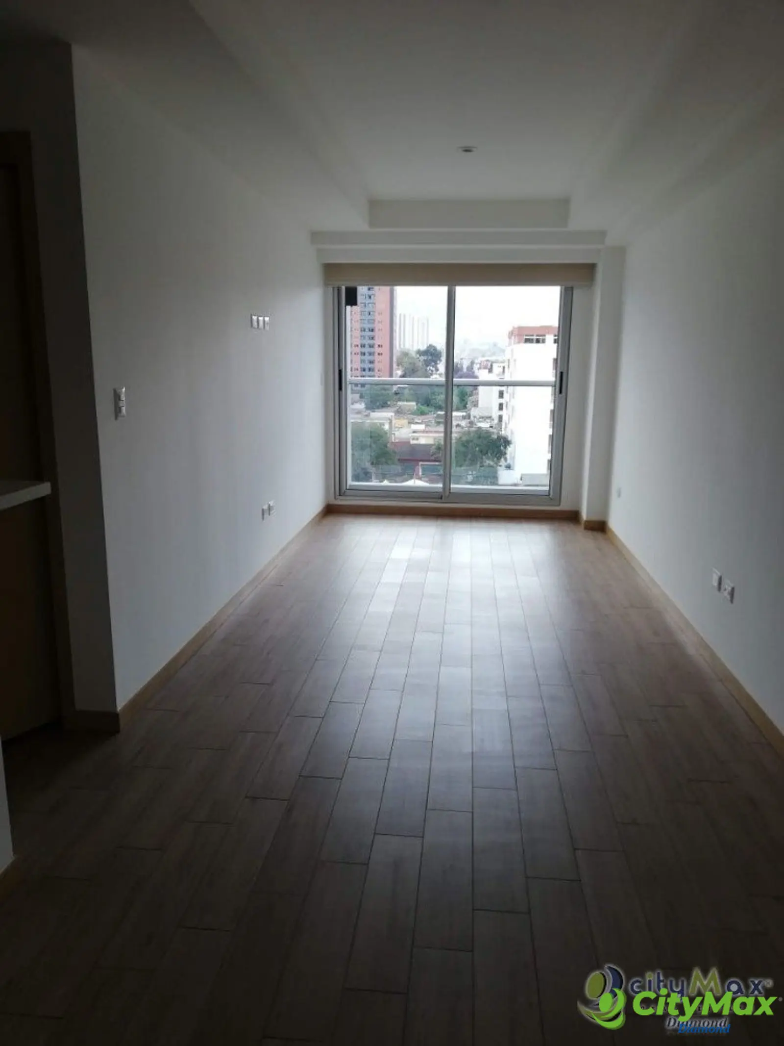 Apartamento de 2 habitaciones en zona 10 - foto 3