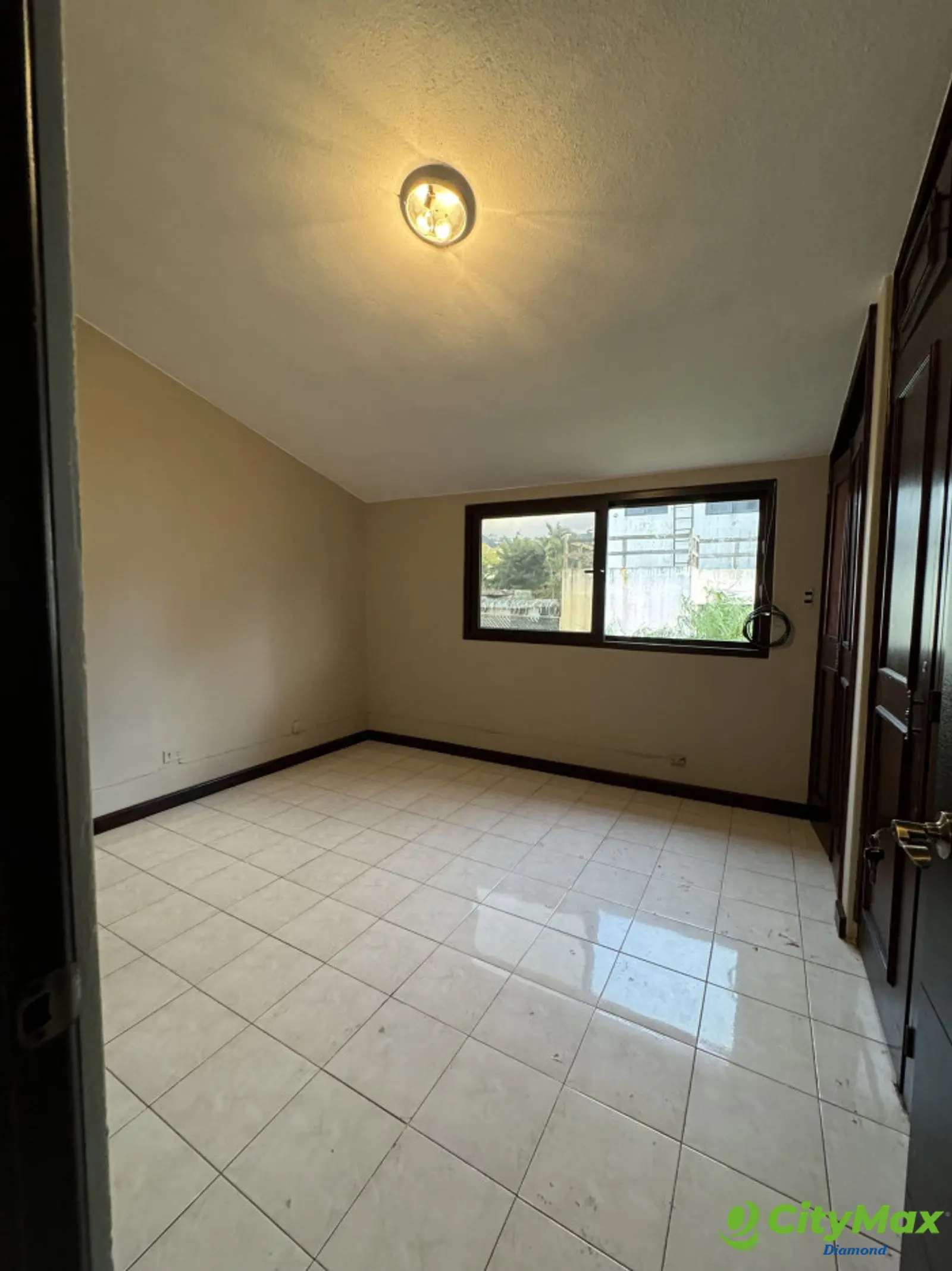 Casa tipo townhouse en Renta zona 15 Vista Hermosa 2. - foto 8