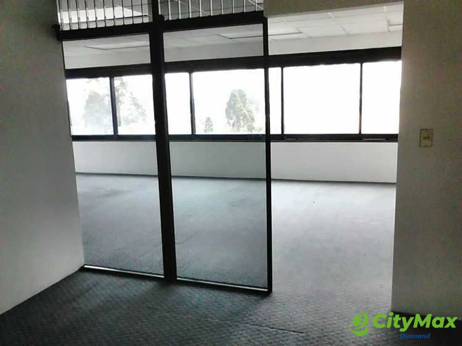 Amplia Oficina en Renta en Zona 10, Ciudad de Guatemala - foto 6